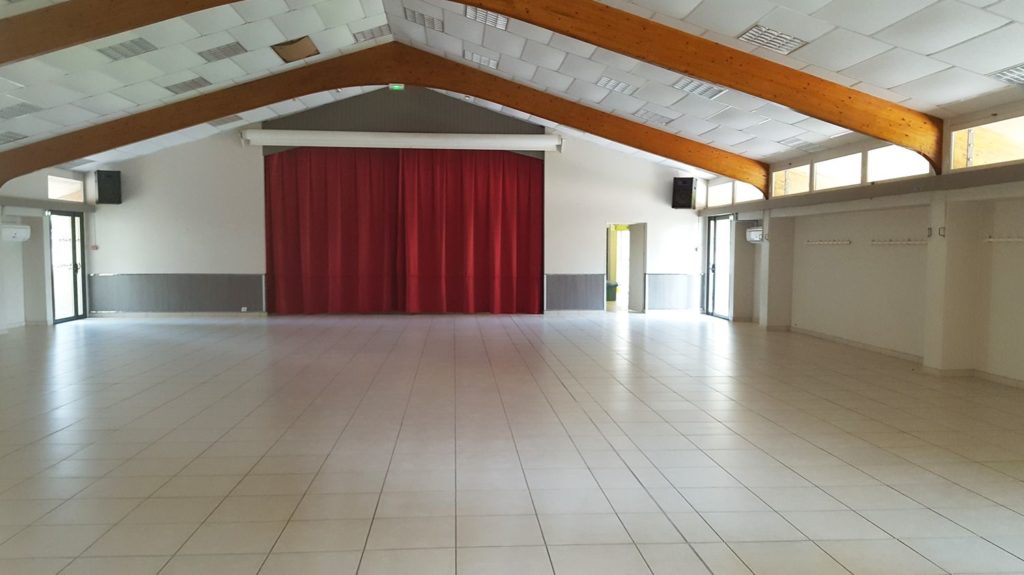 Grande salle côté scène/écran